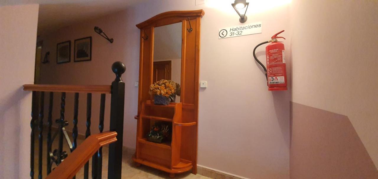 Hospedaje Bar El Gato Del Acueducto Σεγκόβια Εξωτερικό φωτογραφία