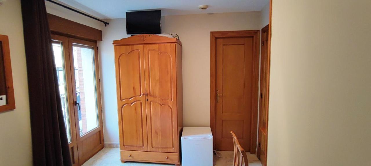 Hospedaje Bar El Gato Del Acueducto Σεγκόβια Εξωτερικό φωτογραφία